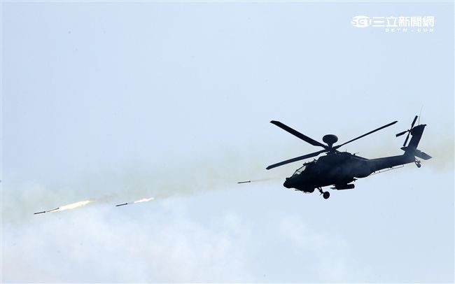 漢光32號「聯勇操演」AH-64E阿帕契攻擊直升機空中火力支援。（記者邱榮吉/屏東拍攝）