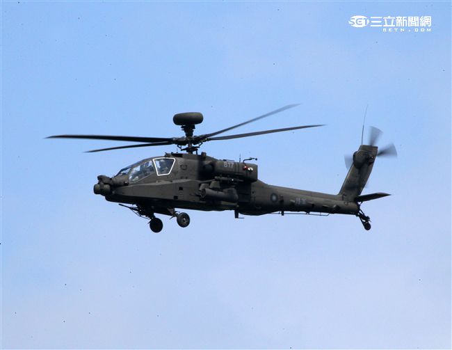 漢光32號「聯勇操演」AH-64E阿帕契攻擊直升機空中火力支援。（記者邱榮吉/屏東拍攝）