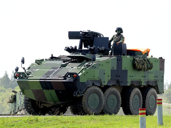 漢光32號「聯勇操演」CM33雲豹輪型戰鬥車在演習中測試其作戰功能。（記者邱榮吉/屏東拍攝）