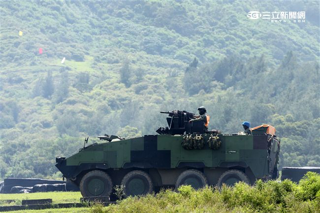 漢光32號「聯勇操演」CM33雲豹輪型戰鬥車在演習中測試其作戰功能。（記者邱榮吉/屏東拍攝）
