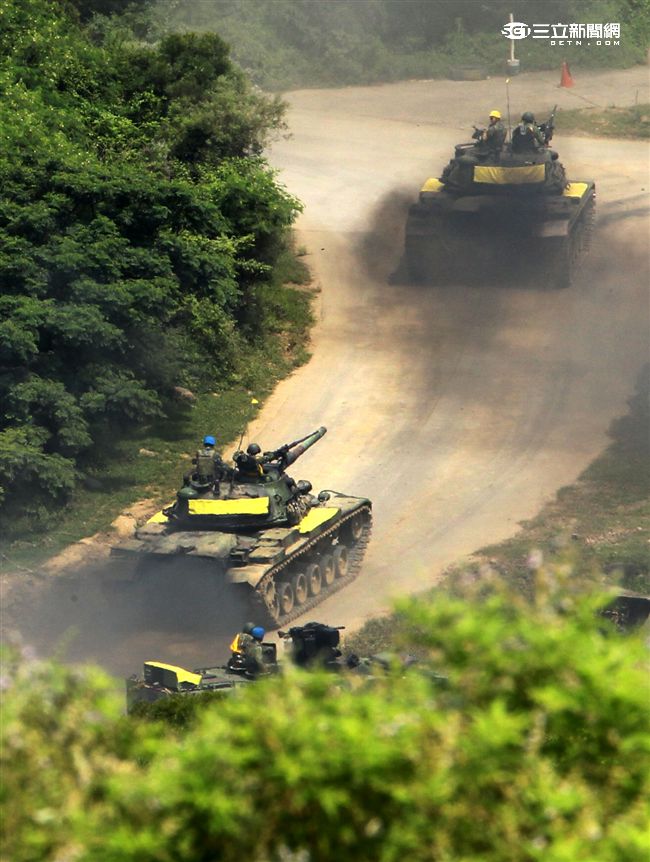 漢光32號「聯勇操演」CM11戰車對敵主陣地攻擊。（記者邱榮吉/屏東拍攝）