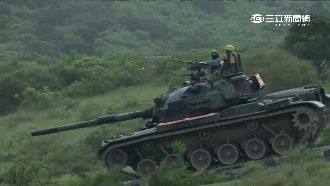 戰車翻覆士氣仍昂　勇虎戰車展英姿