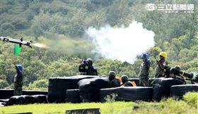 漢光32號「聯勇操演」在仁壽山訓場實施三軍聯合實彈演練，以裝甲564旅為主體，陸航AH-64E阿帕契攻擊直升機首次參與演習。（記者邱榮吉/屏東拍攝）