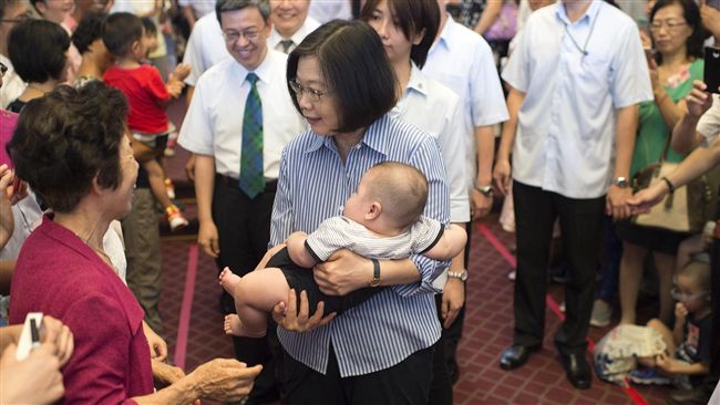 總統府親子日 蔡英文向員工家屬致謝
