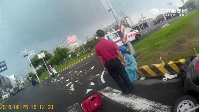 雞排外送員出車禍　不顧傷勢先回報