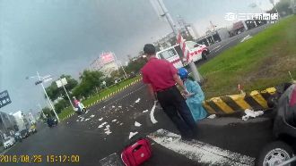 雞排外送員出車禍　不顧傷勢先回報