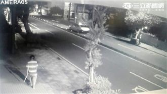 男持燈管搶加油站　店員藏大鈔給零錢