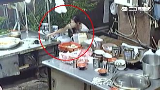 女賊彎腰偷肉圓店　行竊過程全都錄