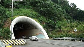 雪山隧道／維基百科
http://zh.wikipedia.org/wiki/File:Xueshan-tunnel-east.jpg
