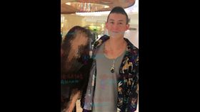 陳冠希秦舒培逛嬰兒用品店。(圖/取自新浪微博《關愛八卦成長協會》)