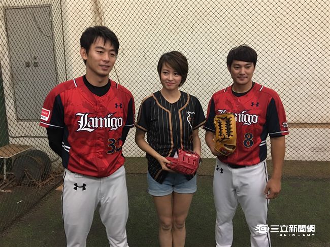 巨星梁詠琪赴Lamigo桃猿球場開球 （圖／記者陳怡汝攝）