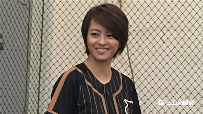 巨星梁詠琪赴Lamigo桃猿球場開球 （圖／記者陳怡汝攝）