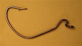 魚鈎
攝翻攝自維基百科
https://zh.wikipedia.org/wiki/%E9%B1%BC%E9%92%A9#/media/File:FloatingWormHook.jpg