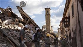 義大利,地震,罹難者,搜救,阿古莫里
圖／美聯社／達志影像