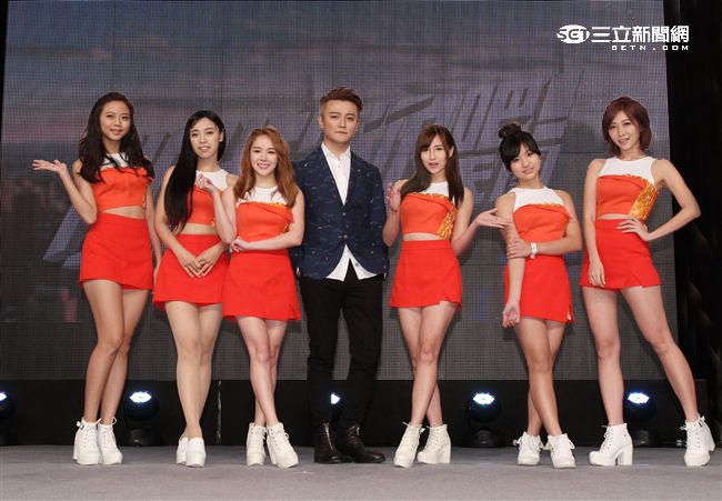 「FIGHTING吧天團」成軍，阿沁接任阿爾發總經理。（記者邱榮吉/攝影）