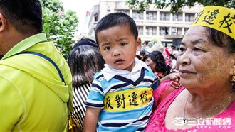 反對遷校！　300麥寮鄉民政院抗議