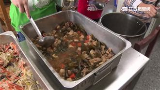 「回鍋油」煮營養午餐　家長怒揭黑幕