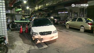 男駕車逃逸鑽小巷　民眾騎車載警追人