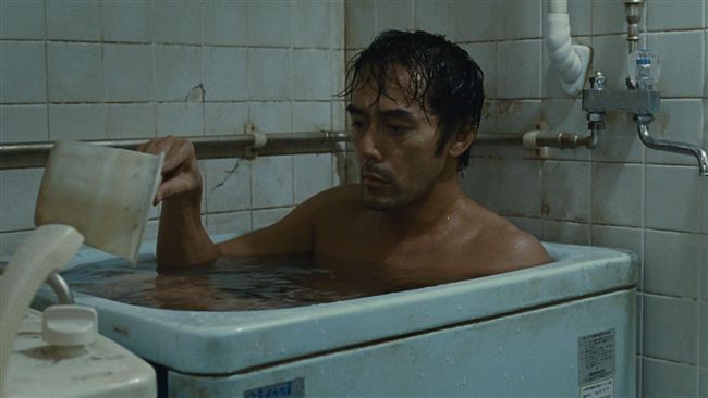 日本男星爆肌出浴　太大隻硬塞水流光