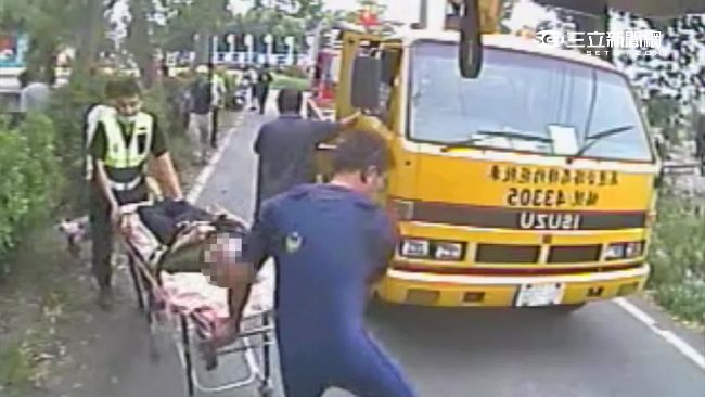 抓寶遇嬤落水　英勇玩家救人險滅頂