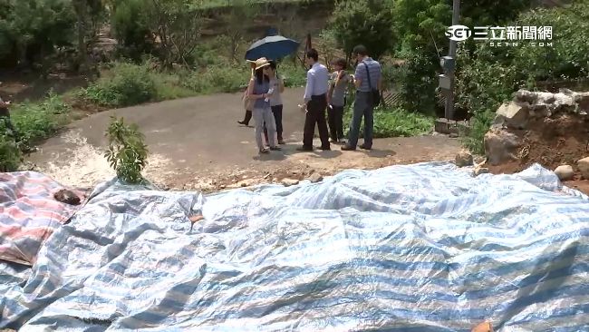 地主封路　農產堆田裡農民苦不堪言