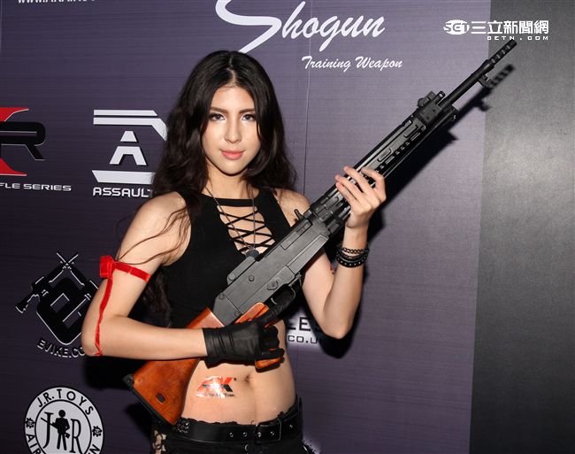 武哈祭辣妹Fresa黑莓。（記者邱榮吉/攝影）