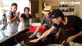 Vidol「進擊的大叔」前往外國人必訪的台南正興街