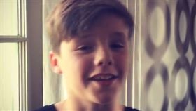 貝克漢,維多利亞,克魯茲
翻攝自維多利亞IG
https://www.instagram.com/p/BEKe0KaFiER/?taken-by=victoriabeckham&hl=zh-tw