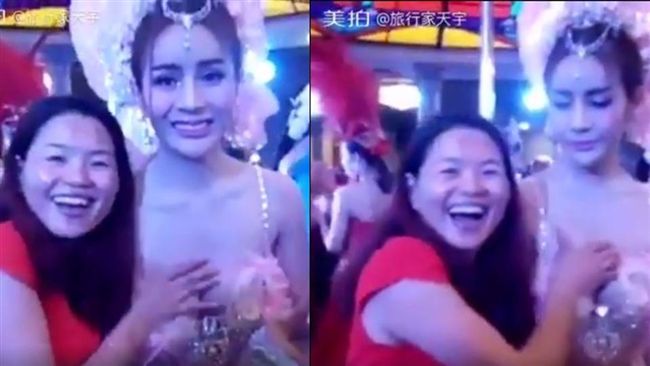 大媽踢鐵板！　狂揉人妖胸反被敲一拳