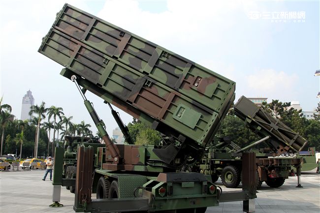 國防部慶祝93軍人節在中正紀念堂前廣場舉辦，天弓一型飛彈。（記者邱榮吉/攝影)