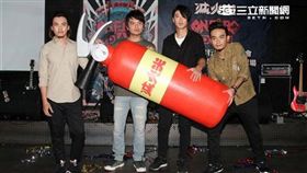 滅火器樂團挑戰台灣第一繼續向前行，唱進桃園棒球場。