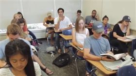 課堂、教室、打瞌睡／札克金IG