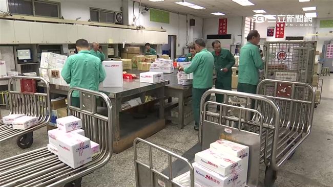 受到美伊戰爭影響,中華郵政暫停收寄發往15國之各類國際航空郵件。(示意圖/資料照)