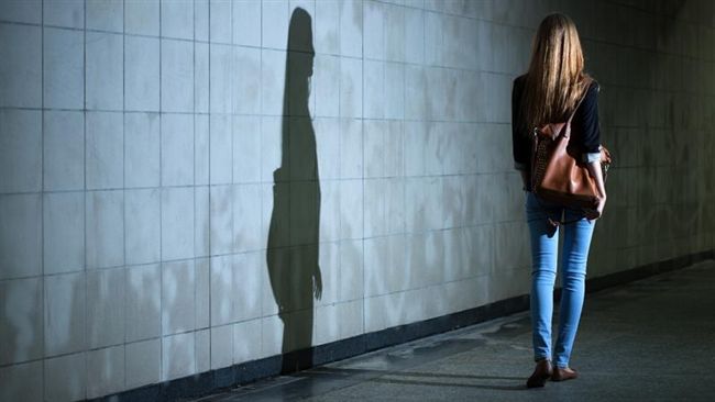 摸大腿、揉奶　噁男假道歉再伸狼爪