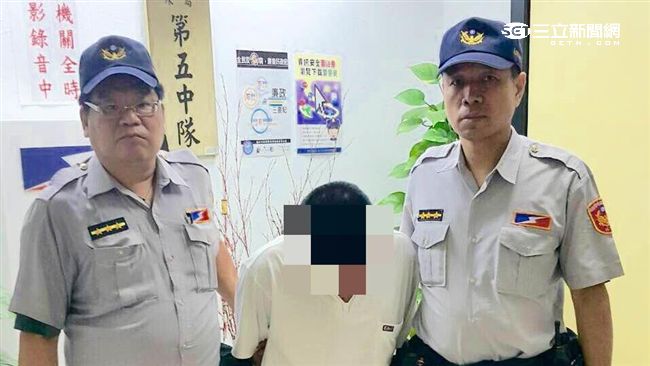 毒蟲遇盤查急吞毒　警徒手挖毒救一命