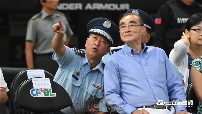 LAMIGO舉辦阿迷趴，國軍展現精實操演，國防部長馮世寬蒞臨觀賞。（圖／記者林敬旻攝）