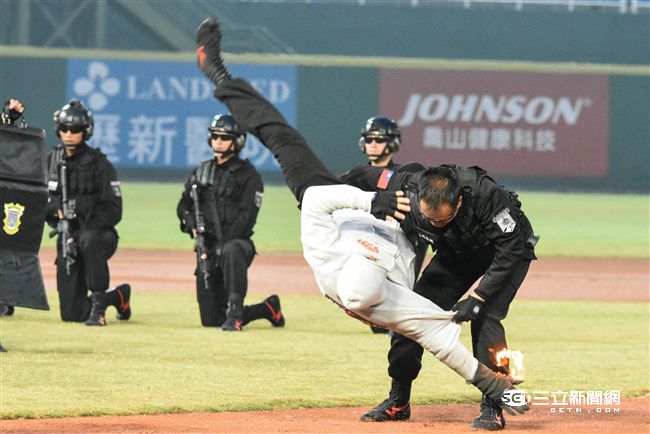 LAMIGO舉辦阿迷趴，憲兵特勤隊展現精實操演。（圖／記者林敬旻攝）