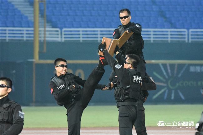 LAMIGO舉辦阿迷趴，憲兵特勤隊展現精實操演。（圖／記者林敬旻攝）