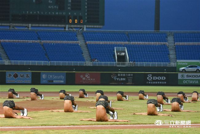 LAMIGO舉辦阿迷趴，海陸蛙人部隊展現精實操演。（圖／記者林敬旻攝）