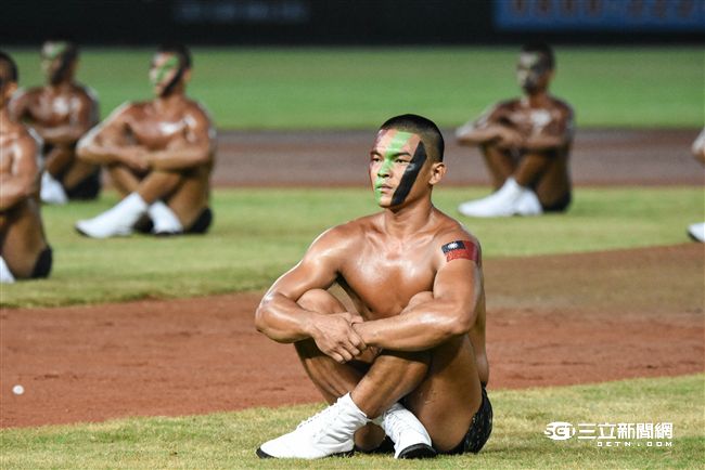 LAMIGO舉辦阿迷趴，海陸蛙人部隊展現精實操演。（圖／記者林敬旻攝）