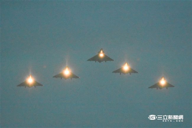 LAMIGO舉辦阿迷趴，幻象2000機隊衝場掀高潮。（圖／記者林敬旻攝）