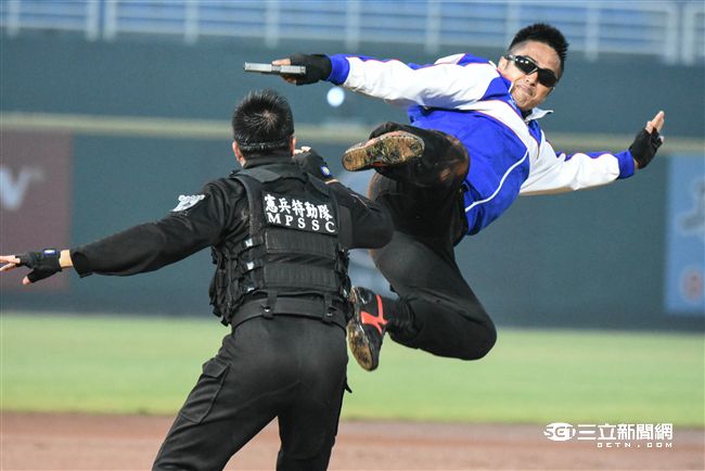 LAMIGO舉辦阿迷趴，憲兵特勤隊展現精實操演。（圖／記者林敬旻攝）