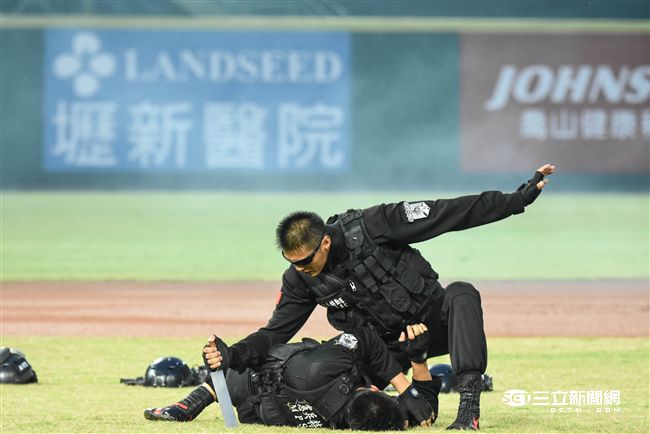 LAMIGO舉辦阿迷趴，憲兵特勤隊展現精實操演。（圖／記者林敬旻攝）