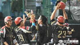 林泓育滿貫砲 16:9 記者林敬旻攝