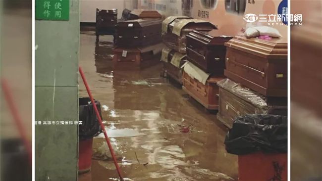 公墓遷葬土石鬆　大雨泥流衝進殯儀館