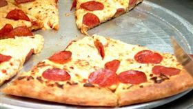 刺殺,披薩,自殺,情侶,颱風夜,外送▲圖／攝影者rob_rob2001, flickr CC Licensehttps://www.flickr.com/photos/59247791@N08/5505415842/in/photolist-9ouGjN-cHE6k9-buukhK-AdcUe-dRByja-7vjmE-5n5sSq-6DvK7D-3wXvD-bsM7Q3-dfdECa-4Dg7n6-bsgzft-2xcts-9vj9vs-AdcUa-rp7nFv-bkWhst-4sAg9b-6wMJqc-q4nC5-41yQ4-aRXUBK-GGZ1X-4GrdhJ-gLAPw-2xcrZ-6jSBvS-dzo7Co-oc6Ksh-hginmG-bVYLJD-ULF3g-9CEBSM-buRbdr-bocoS8-8KeEw5-eYjnzD-4TUqzF-jhyqGz-9qtEcb-7yoXuC-3a5Lw7-649Fyh-f57dsm-wovGv-osZXr8-bWKZtb-24yW9s-jjt9Na  
