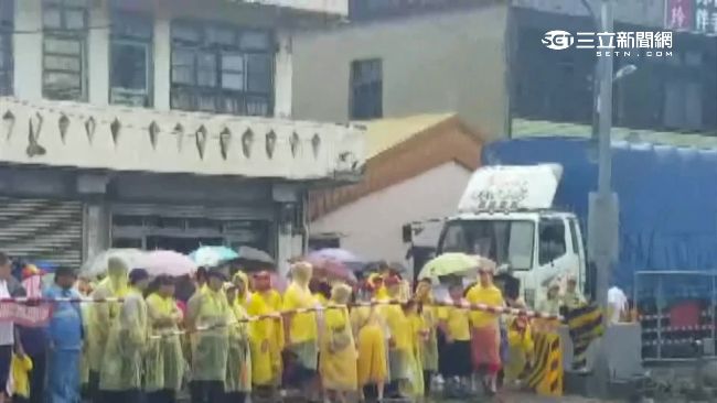 警鈴狂響一小時　平交道故障居民硬闖