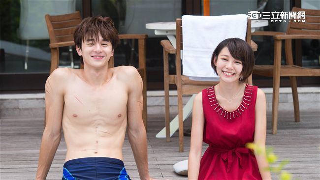 張軒睿林明禎「捏耳彈額」打情罵俏