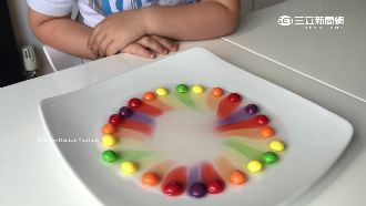 糖果圍成一個圈　神奇彩虹映入眼簾