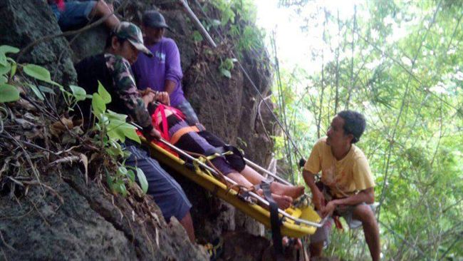 辣妹遊泰雇無照導遊　竟遭猥褻狠摔谷